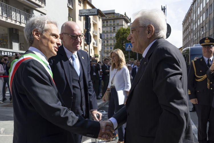 Il Presidente della Repubblica Sergio Mattarella al Teatro Splendor accolto da Gianni Nuti, Sindaco di Aosta
