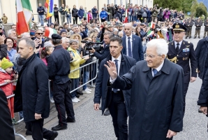 Il Presidente della Repubblica Sergio Mattarella  ad Ampezzo in occasione della deposizione di una corona di alloro sul Monumento ai Caduti