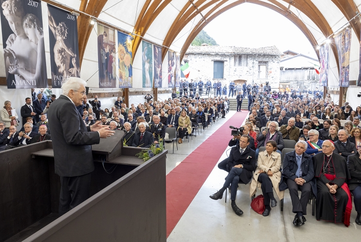 
Il Presidente della Repubblica Sergio Mattarella  in occasione dell'intervento a margine della visita alla mostra d'arte "Il Coraggio"