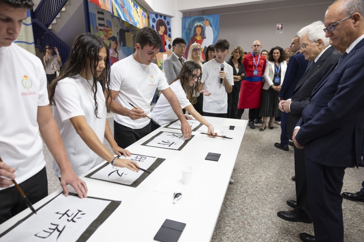 Il Presidente della Repubblica, Sergio Mattarella, visita i laboratori del Convitto nazionale “Vittorio Emanuele II” di Cagliari.
