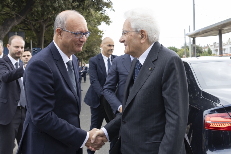 Il Presidente della Repubblica, Sergio Mattarella, al Convitto nazionale “Vittorio Emanuele II” di Cagliari, accolto da Giuseppe Valditara, Ministro dell’Istruzione e del Merito, in occasione della cerimonia di inaugurazione dell’anno scolastico 2024/2025.

