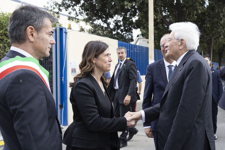 Il Presidente della Repubblica, Sergio Mattarella, al Convitto nazionale “Vittorio Emanuele II” di Cagliari, con Alessandra Todde, Presidente della Regione autonoma della Sardegna, e Massimo Zedda, Sindaco della città, in occasione della cerimonia di inaugurazione dell’anno scolastico 2024/2025.
