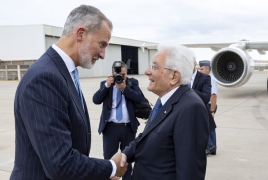 Il Presidente della Repubblica Sergio Mattarella accolto da S.M. il Re di Spagna Felipe VI, al suo arrivo alla base aerea di Gando, in occasione della partecipazione al XVII simposio Cotec Europa