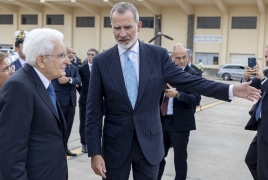 Il Presidente della Repubblica Sergio Mattarella accolto da S.M. il Re di Spagna Felipe VI, al suo arrivo alla base aerea di Gando, in occasione della partecipazione al XVII simposio Cotec Europa
