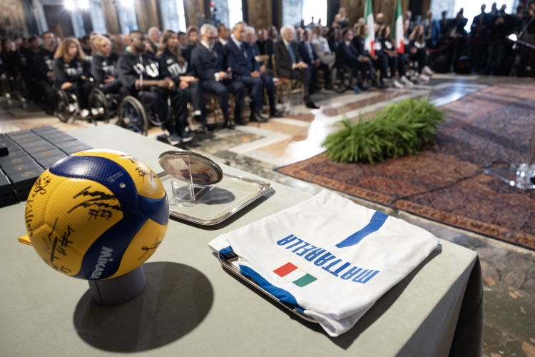 Il Presidente della Repubblica Sergio Mattarella in occasione della cerimonia di restituzione della Bandiera da parte degli atleti italiani di ritorno dai Giochi Olimpici e Paralimpici di Parigi 2024
