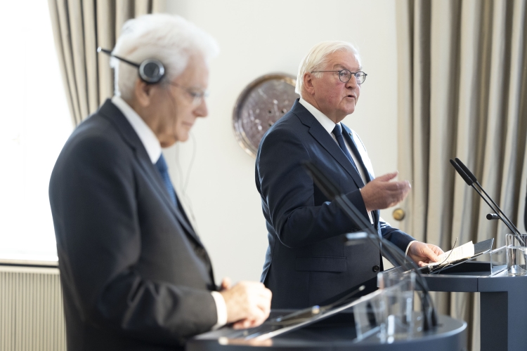 Il Presidente della Repubblica, Sergio Mattarella, con Frank-Walter Steinmeier, Presidente della Repubblica Federale di Germania, durante la conferenza stampa.