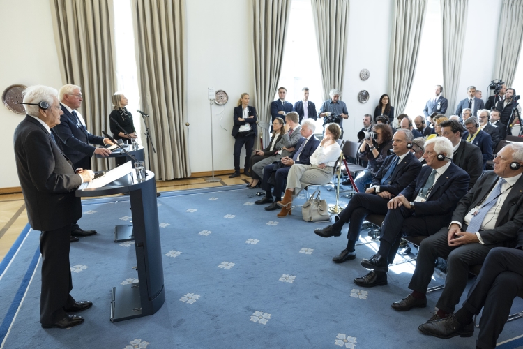 Il Presidente della Repubblica, Sergio Mattarella, con Frank-Walter Steinmeier, Presidente della Repubblica Federale di Germania, durante la conferenza stampa.