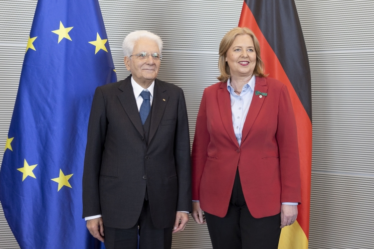 Il Presidente della Repubblica, Sergio Mattarella al Palazzo del Reichstag con il Presidente del Bundestag, Bärbel Bas, in occasione della visita di Stato nella Repubblica Federale di Germania.