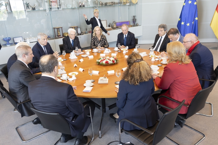 Il Presidente della Repubblica, Sergio Mattarella al Palazzo del Reichstag con il Presidente del Bundestag, Bärbel Bas, in occasione della visita di Stato nella Repubblica Federale di Germania.