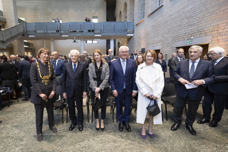 Il Presidente della Repubblica, Sergio Mattarella, con Frank-Walter Steinmeier, Presidente della Repubblica Federale di Germania e la Sindaca di Colonia, Henriette Reker, al Municipio di Colonia, durante il concerto di violino e violoncello.