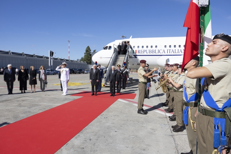 Il Presidente della Repubblica Sergio Mattarella con Frank-Walter Steinmeier, Presidente della Repubblica Federale di Germania all’Aeroporto di Bologna “Guglielmo Marconi”