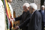 I Presidenti Mattarella e Steinmeier depongono una corona a Marzabotto