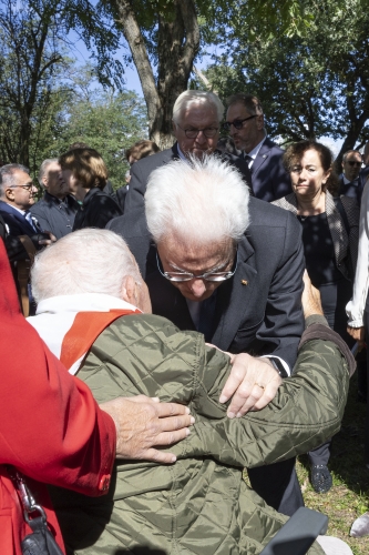 Il Presidente della Repubblica Sergio Mattarella con Frank-Walter Steinmeier, Presidente della Repubblica Federale di Germania, con salutano i familiari e i superstiti , in occasione delle celebrazioni per l’80° anniversario degli eccidi di Monte Sole