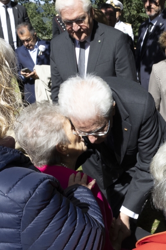 Il Presidente della Repubblica Sergio Mattarella con Frank-Walter Steinmeier, Presidente della Repubblica Federale di Germania, con salutano i familiari e i superstiti , in occasione delle celebrazioni per l’80° anniversario degli eccidi di Monte Sole