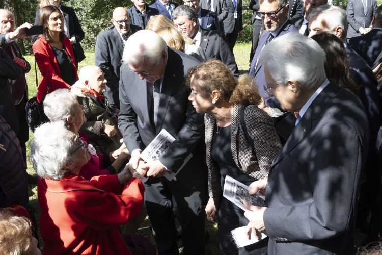 Il Presidente della Repubblica Sergio Mattarella con Frank-Walter Steinmeier, Presidente della Repubblica Federale di Germania, con salutano i familiari e i superstiti , in occasione delle celebrazioni per l’80° anniversario degli eccidi di Monte Sole