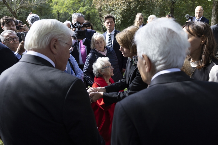 Il Presidente della Repubblica Sergio Mattarella con Frank-Walter Steinmeier, Presidente della Repubblica Federale di Germania, con salutano i familiari e i superstiti , in occasione delle celebrazioni per l’80° anniversario degli eccidi di Monte Sole