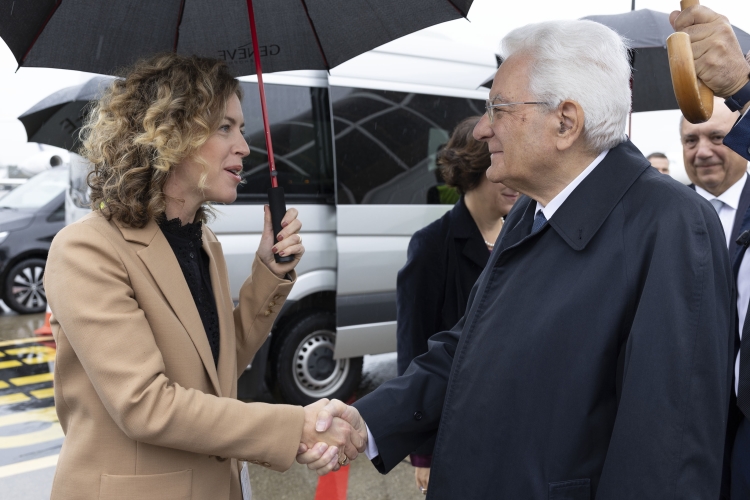 Il Presidente della Repubblica, Sergio Mattarella, all’aeroporto di Ginevra Cointrin.