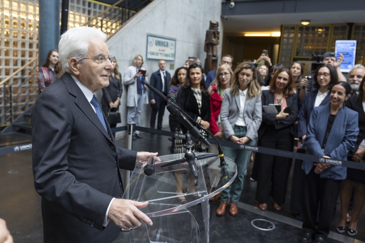 Il Presidente della Repubblica, Sergio Mattarella, saluta il personale italiano presso UNHCR.
