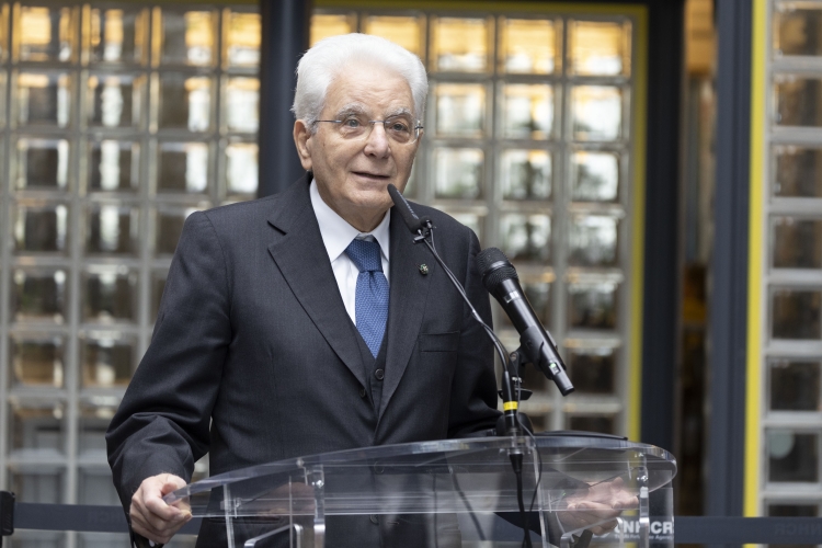 Il Presidente della Repubblica, Sergio Mattarella, saluta il personale italiano presso UNHCR.