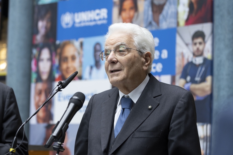 Il Presidente della Repubblica, Sergio Mattarella, saluta il personale italiano presso UNHCR.