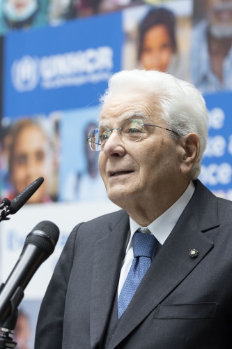 Il Presidente della Repubblica, Sergio Mattarella, saluta il personale italiano presso UNHCR.