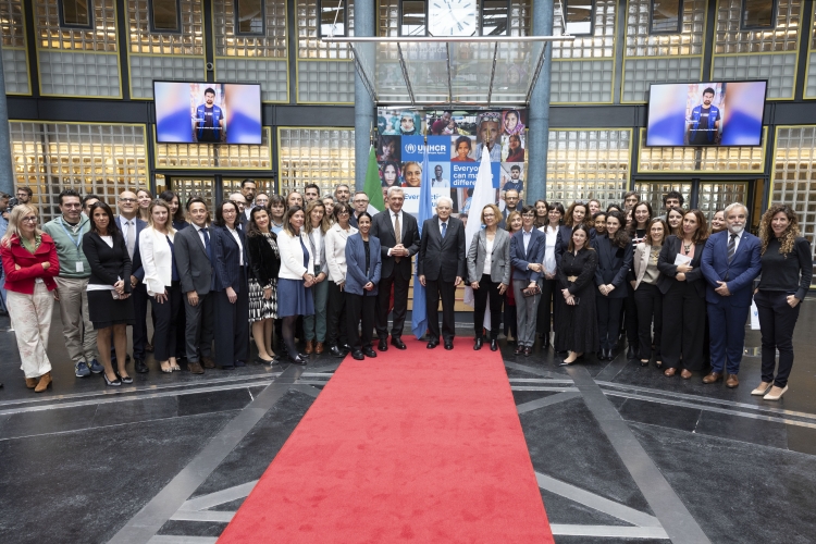 Il Presidente della Repubblica, Sergio Mattarella, con il personale italiano presso UNHCR.