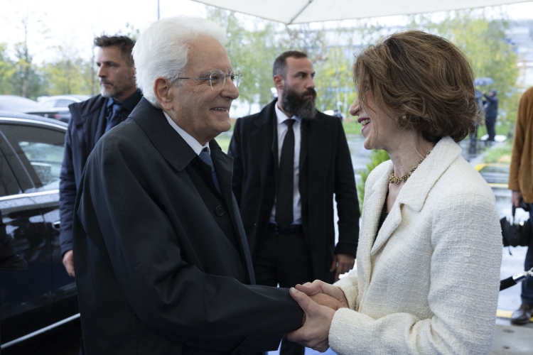 Il Presidente della Repubblica, Sergio Mattarella, al Globe of Science and Innovation presso il Centro Europeo per la Ricerca Nucleare (CERN), accolto da Fabiola Gianotti, Direttrice Generale.
