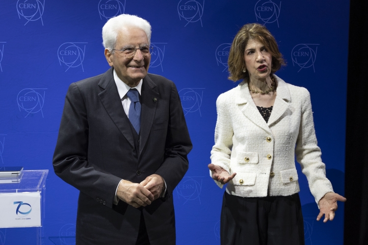 Il Presidente della Repubblica, Sergio Mattarella, al Globe of Science and Innovation presso il Centro Europeo per la Ricerca Nucleare (CERN),con Fabiola Gianotti, Direttrice Generale.