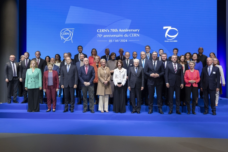 Il Presidente della Repubblica, Sergio Mattarella, al Globe of Science and Innovation presso il Centro Europeo per la Ricerca Nucleare (CERN), con Fabiola Gianotti, Direttrice Generale.