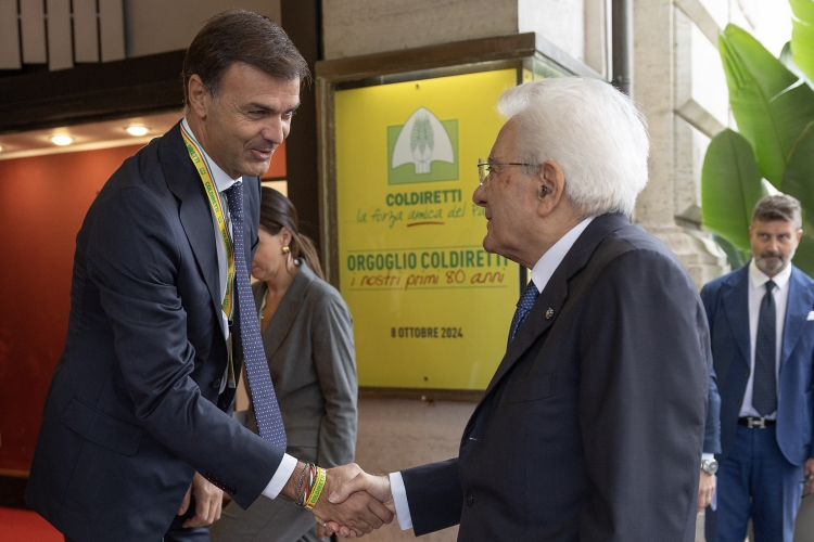 Il Presidente della Repubblica, Sergio Mattarella, con Ettore Prandini, Presidente nazionale Coldiretti, in occasione degli 80 anni della Coldiretti.
