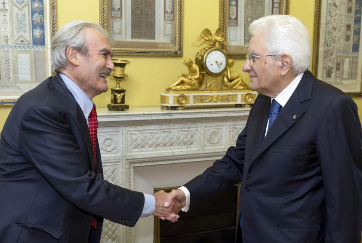 Il Presidente Sergio Mattarella accoglie Fabrizio Battistelli, Presiente Archivio Disarmo
