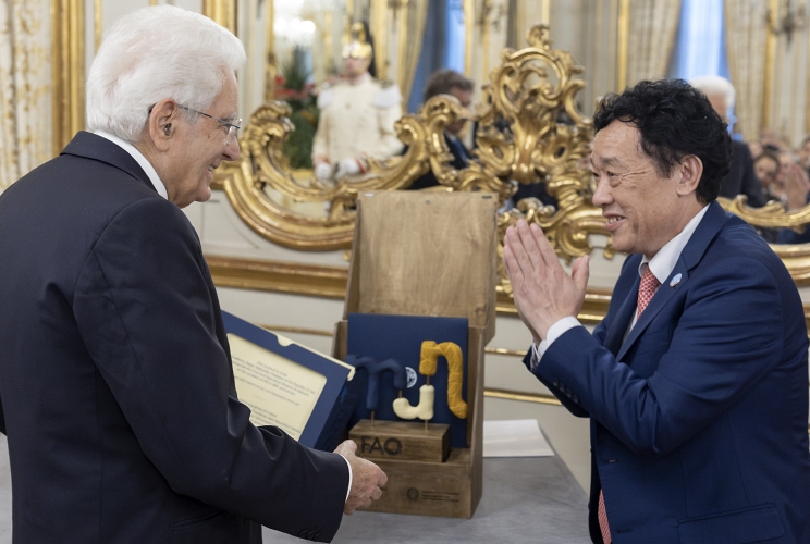 Il Presidente Sergio Mattarella con Qu Dongyu, Direttore generale della FAO, in occasione dell'incontro con una delegazione dell'Organizzazione