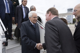 Il Presidente della Repubblica Sergio Mattarella all’aeroporto di Cracovia-Balice, in occasione della partecipazione alla XIX Riunione dei Capi di Stato del Gruppo Arraiolos
