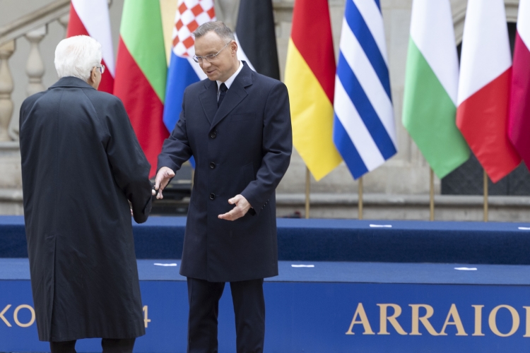 Il Presidente della Repubblica Sergio Mattarella accolto da Andrzej Duda, Presidente della Repubblica di Polonia, in occasione della partecipazione alla XIX Riunione dei Capi di Stato del Gruppo Arraiolos
