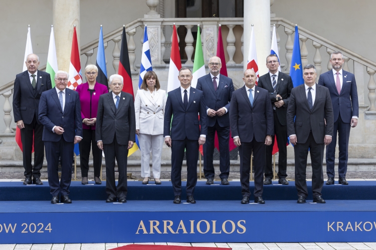 Il Presidente della Repubblica Sergio Mattarella con i Capi di Stato in occasione della XIX Riunione del Gruppo Arraiolos
