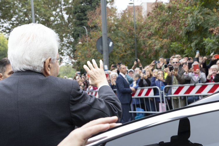 Il Presidente della Repubblica Sergio Mattarella nel quartiere di Gorla a Milano

