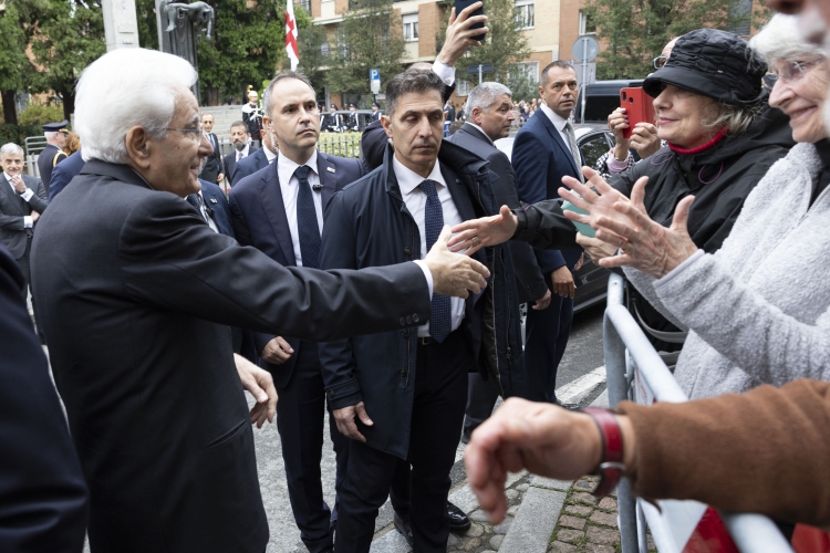 Il Presidente della Repubblica Sergio Mattarella nel quartiere di Gorla a Milano
