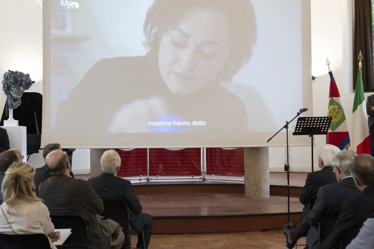 Il Presidente della Repubblica, Sergio Mattarella, al centro orientamento immigrati della Fondazione Culturale Ambrosianeum