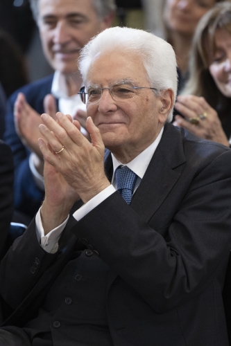 Il Presidente della Repubblica, Sergio Mattarella, al centro orientamento immigrati della Fondazione Culturale Ambrosianeum