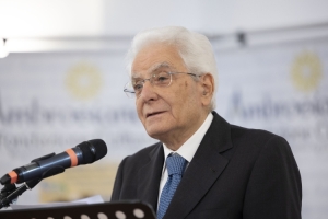 Il Presidente della Repubblica, Sergio Mattarella, al centro orientamento immigrati della Fondazione Culturale Ambrosianeum