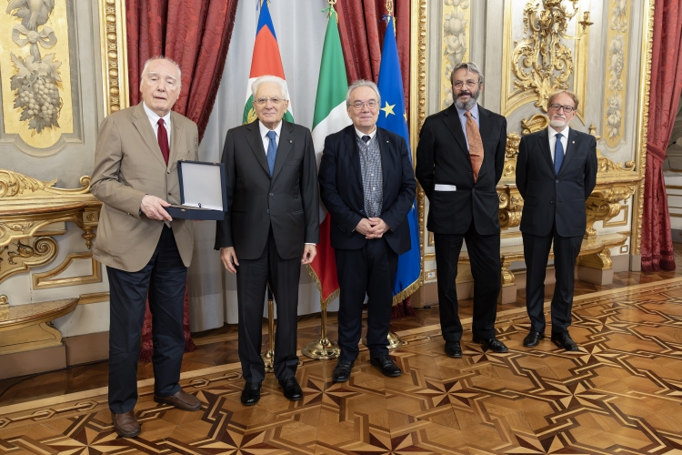 Il Presidente della Repubblica, Sergio Mattarella, consegna il Premio Accademia di Santa Cecilia anno 2023 a Giacomo Manzoni
