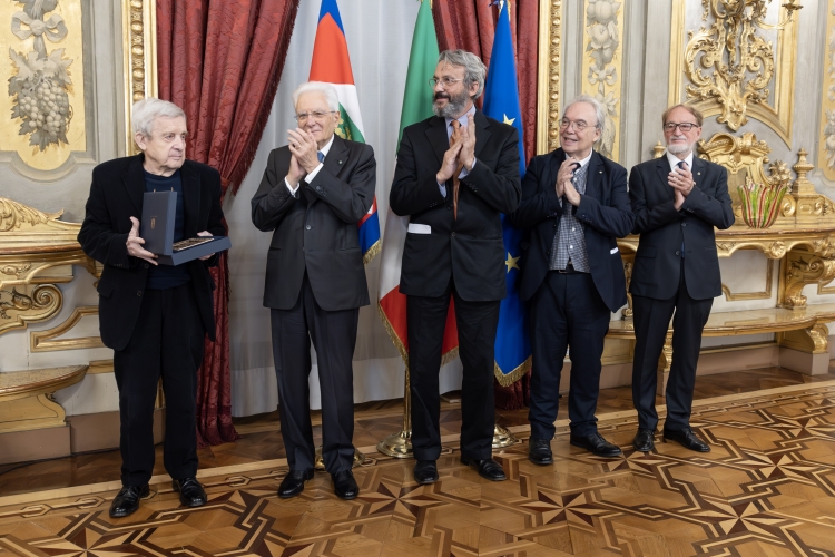 Il Presidente della Repubblica, Sergio Mattarella, consegna il Premio Accademia di San Luca anno 2023 a Giorgio Grassi (classe di architettura)
