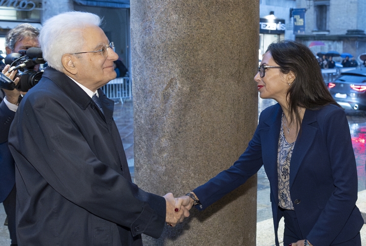 Il Presidente della Repubblica Sergio Mattarella accolto da Irene Priolo, Presidente f.f. della Regione Emilia Romagna, alla celebrazione del 90° anniversario della fondazione del Consorzio Parmigiano Reggiano