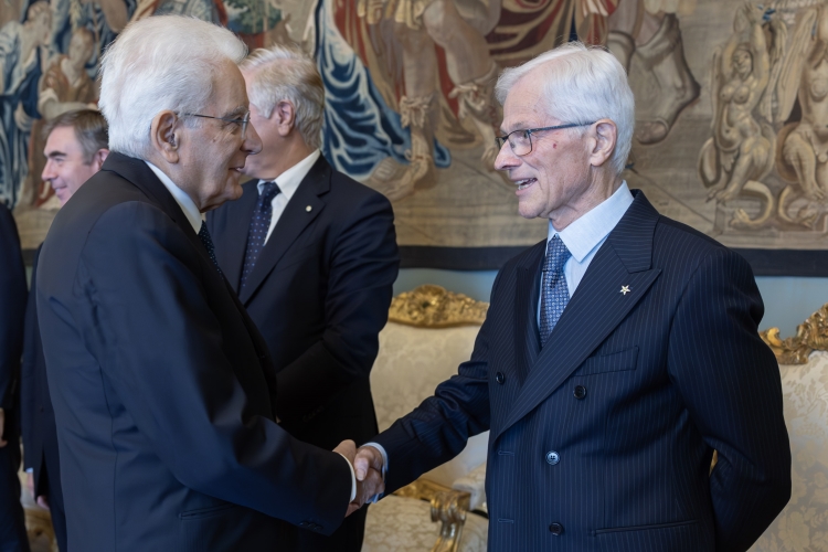 Il Presidente della Repubblica Sergio Mattarella con Elio Giovati, Presidente della Federazione Nazionale Maestri del Lavoro,in occasione della cerimonia di consegna delle Stelle al Merito del Lavoro per l’anno 2024 
