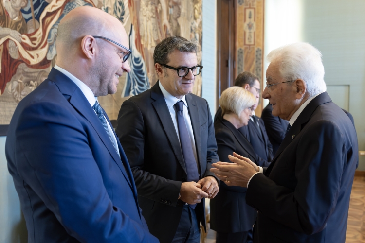 Il Presidente della Repubblica Sergio Mattarella con Lorenzo Fontana, Presidente della Camera dei deputati, Gian Marco Centinaio, Vice Presidente del Senato della Repubblica, Marina Calderone, Ministro del lavoro e delle politiche sociali, in occasione della cerimonia di consegna delle Stelle al Merito del Lavoro per l’anno 2024.

