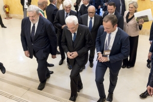 Il Presidente della Repubblica Sergio Mattarella con Massimiliano Fedriga e Michele Emiliano alla cerimonia di apertura del 3° Festival delle Regioni e delle Provincie Autonome dal titolo "La Regione del Futuro tra Digitale Green: quali competenze per azzerare le distanze?"