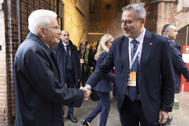 Il Presidente della Repubblica Sergio Mattarella con Simone Gamberini, Presidente Legacoop, in occasione della cerimonia di inaugurazione della Biennale dell’Economia Cooperativa 

