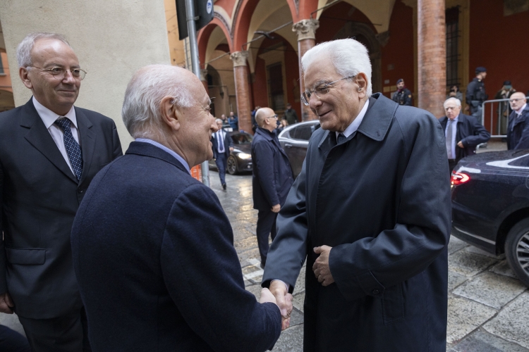 Il Presidente della Repubblica Sergio Mattarella accolto da Paolo Onofri, Presidente della Società editrice “Il Mulino” 
