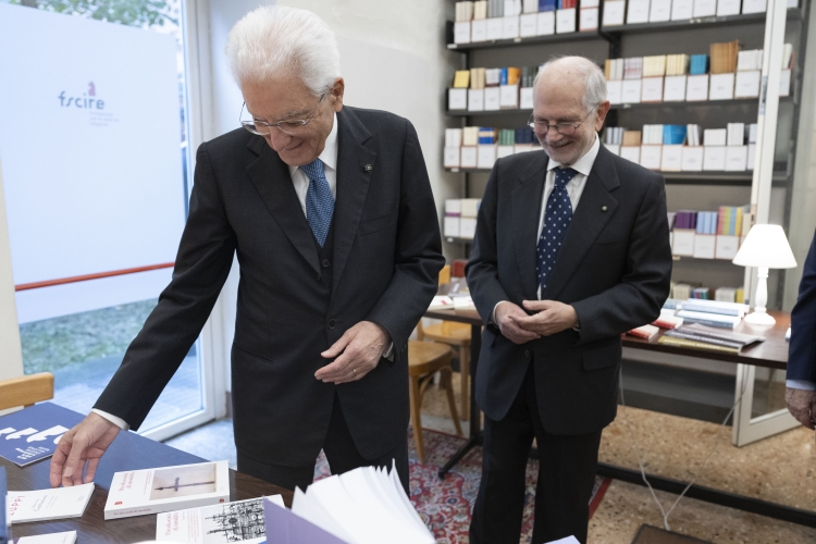 Il Presidente della Repubblica Sergio Mattarella con Alessandro Pajno, Presidente della Fondazione per le scienze religiose , in occasione del 70° anniversario della Fondazione
