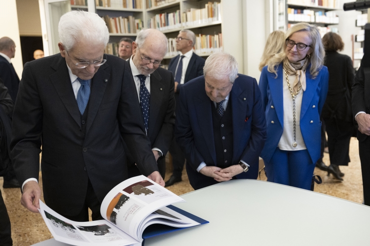 Il Presidente della Repubblica Sergio Mattarella con Alessandro Pajno, Presidente della Fondazione per le scienze religiose e Augusto Barbera, Presidente della Corte Costituzionale, in occasione del 70° anniversario della Fondazione

